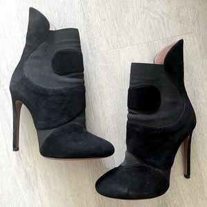 Never worn Alaïa booties